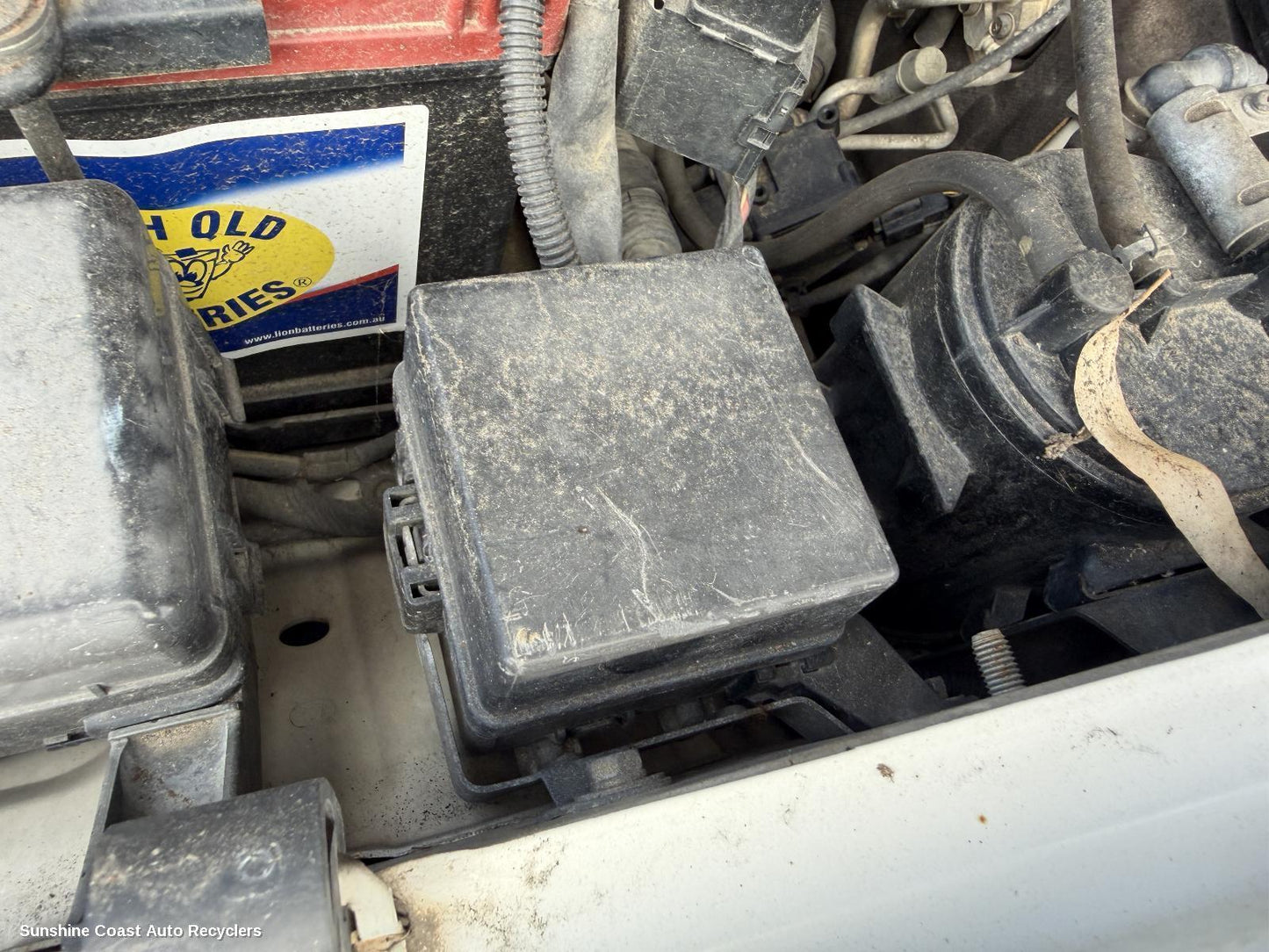 2000-2002 Mitsubishi Pajero Fuse Box