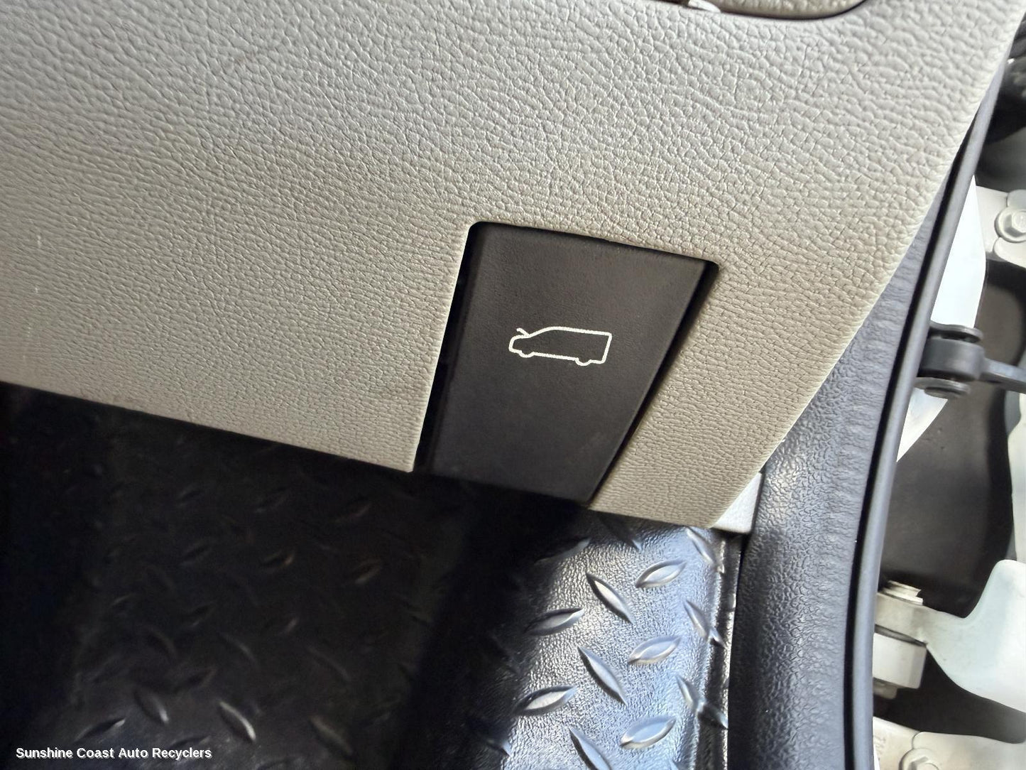 2020-2026 Ldv Deliver 9 Bonnet Release