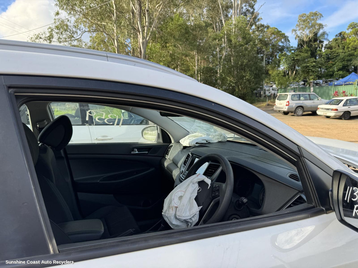 2015-2021 Hyundai Tucson Right Front Door Window