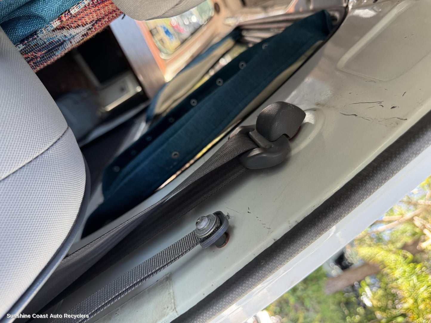 2007 Mitsubishi L300 Seatbelt Stalk