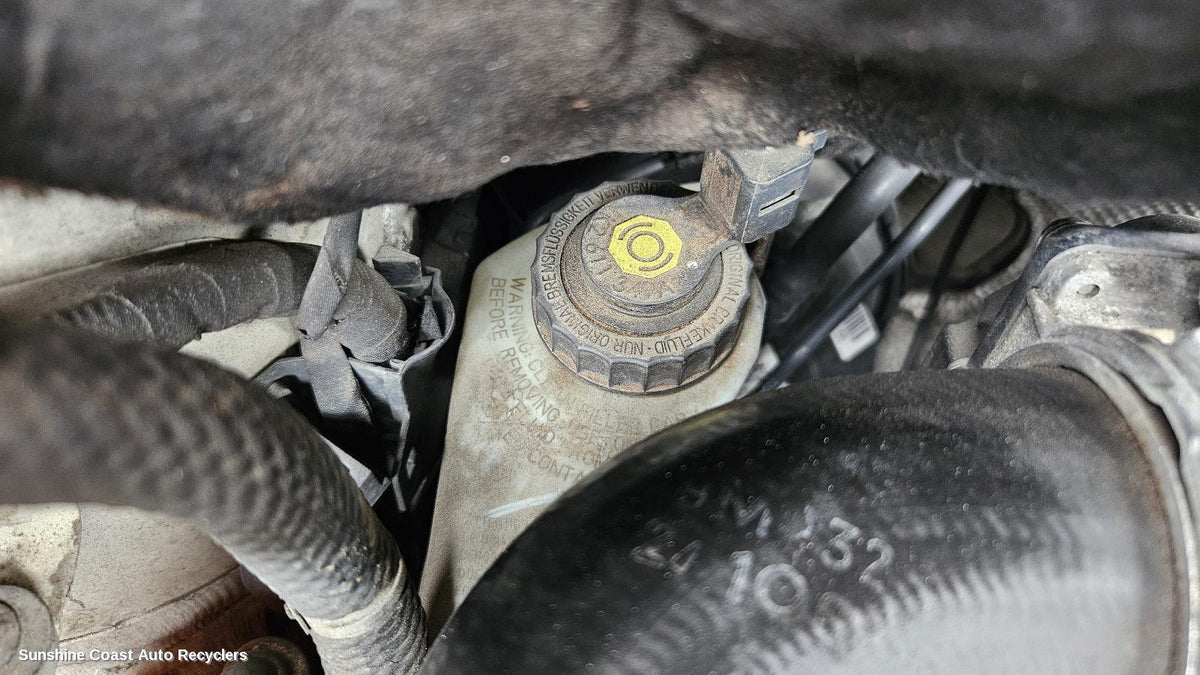 2005-2010 Volkswagen Caddy Master Cylinder