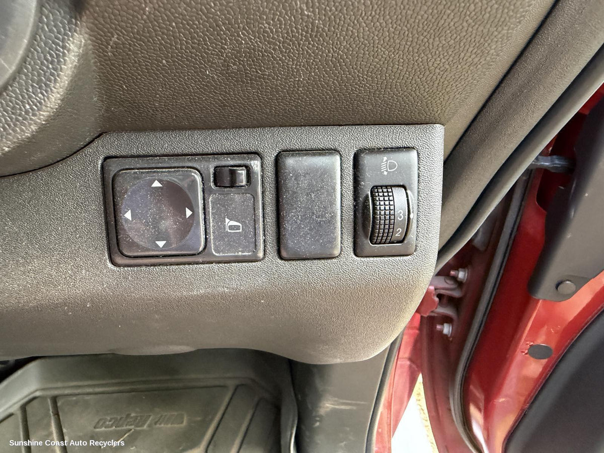 2005-2015 Nissan Navara Misc Switch Relay