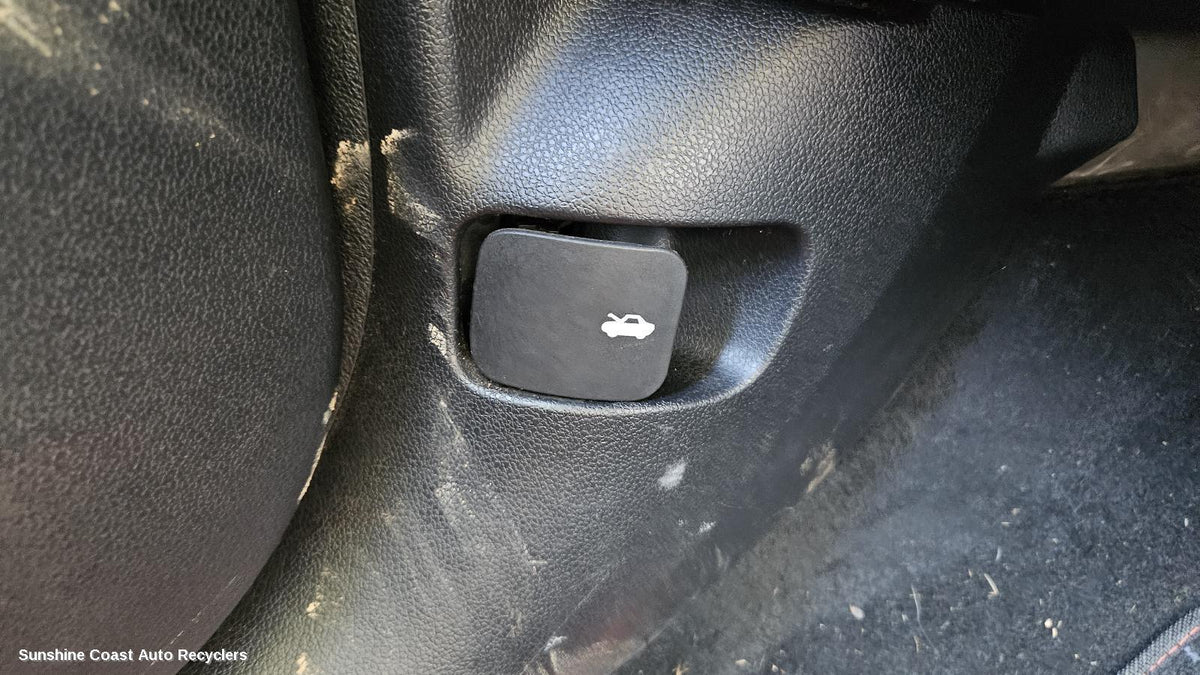 2004-2008 Ford Fiesta Bonnet Release