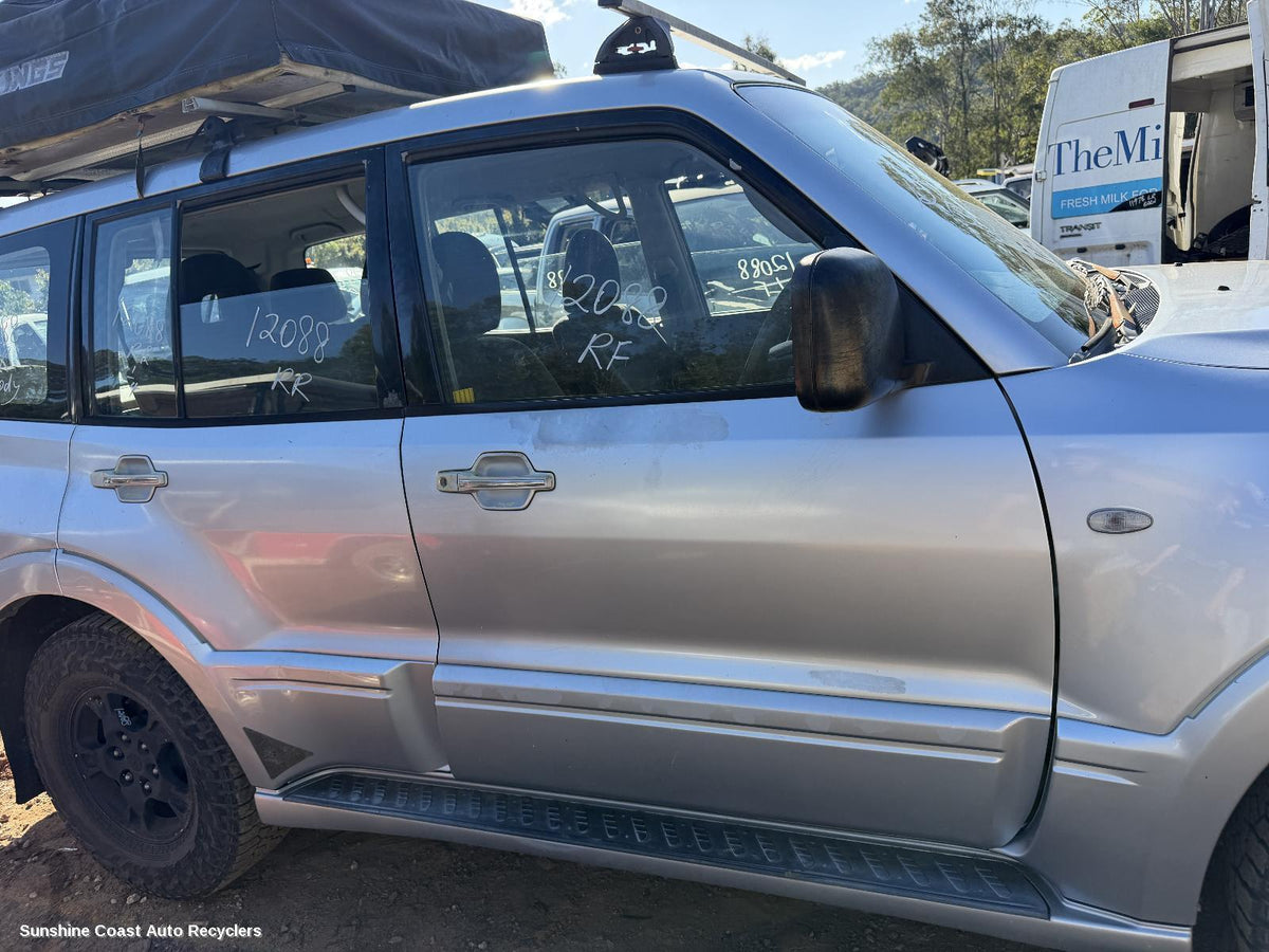 2000-2006 Mitsubishi Pajero Door Handle