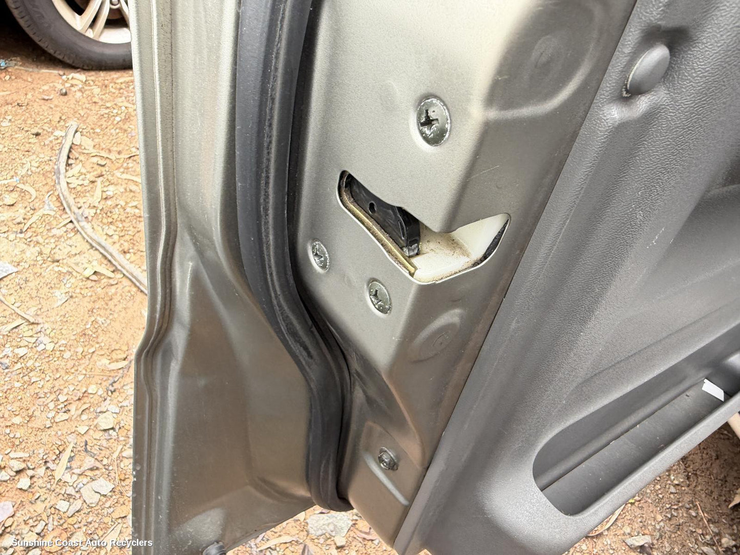 2000-2006 Mitsubishi Pajero Door Boot Gate Lock