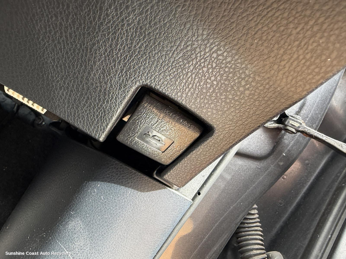 2012-2018 Toyota Rav4 Bonnet Release