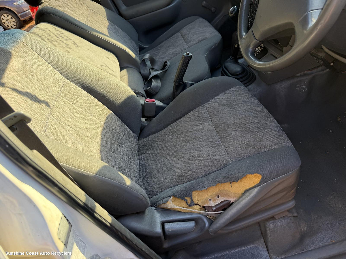 1998-2002 Toyota Landcruiser Front Seat