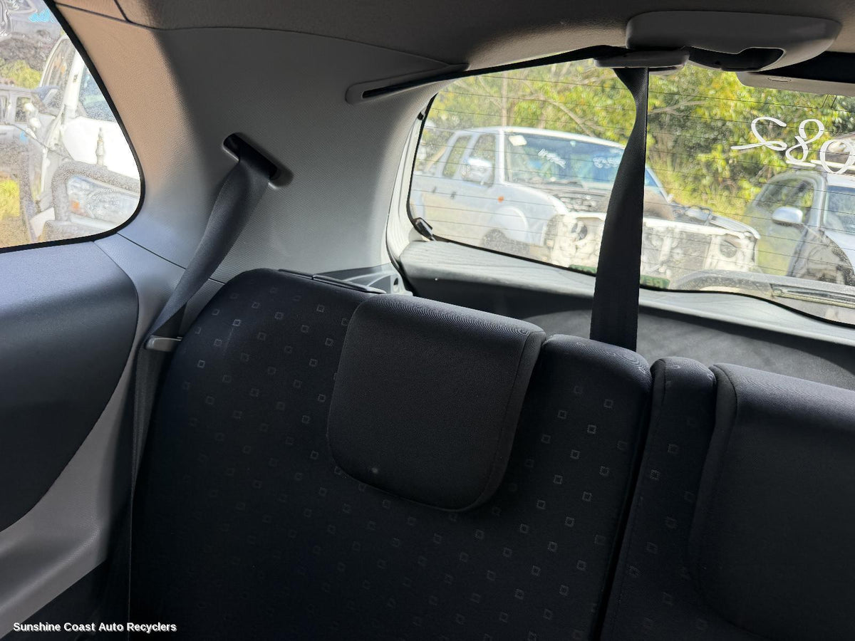 2005-2016 Toyota Yaris Headrest