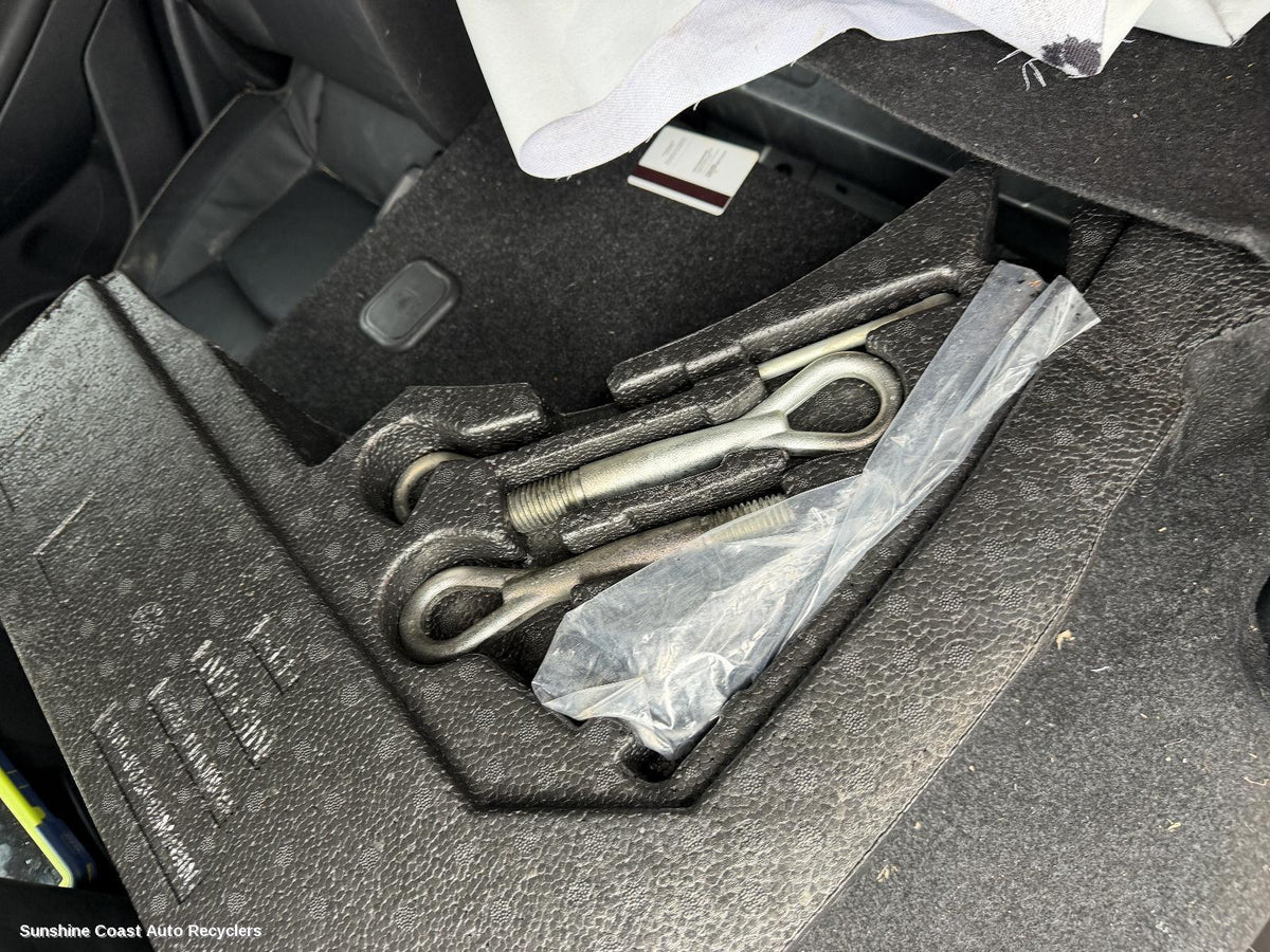 2007-2014 Nissan Dualis Jack Tool Kit