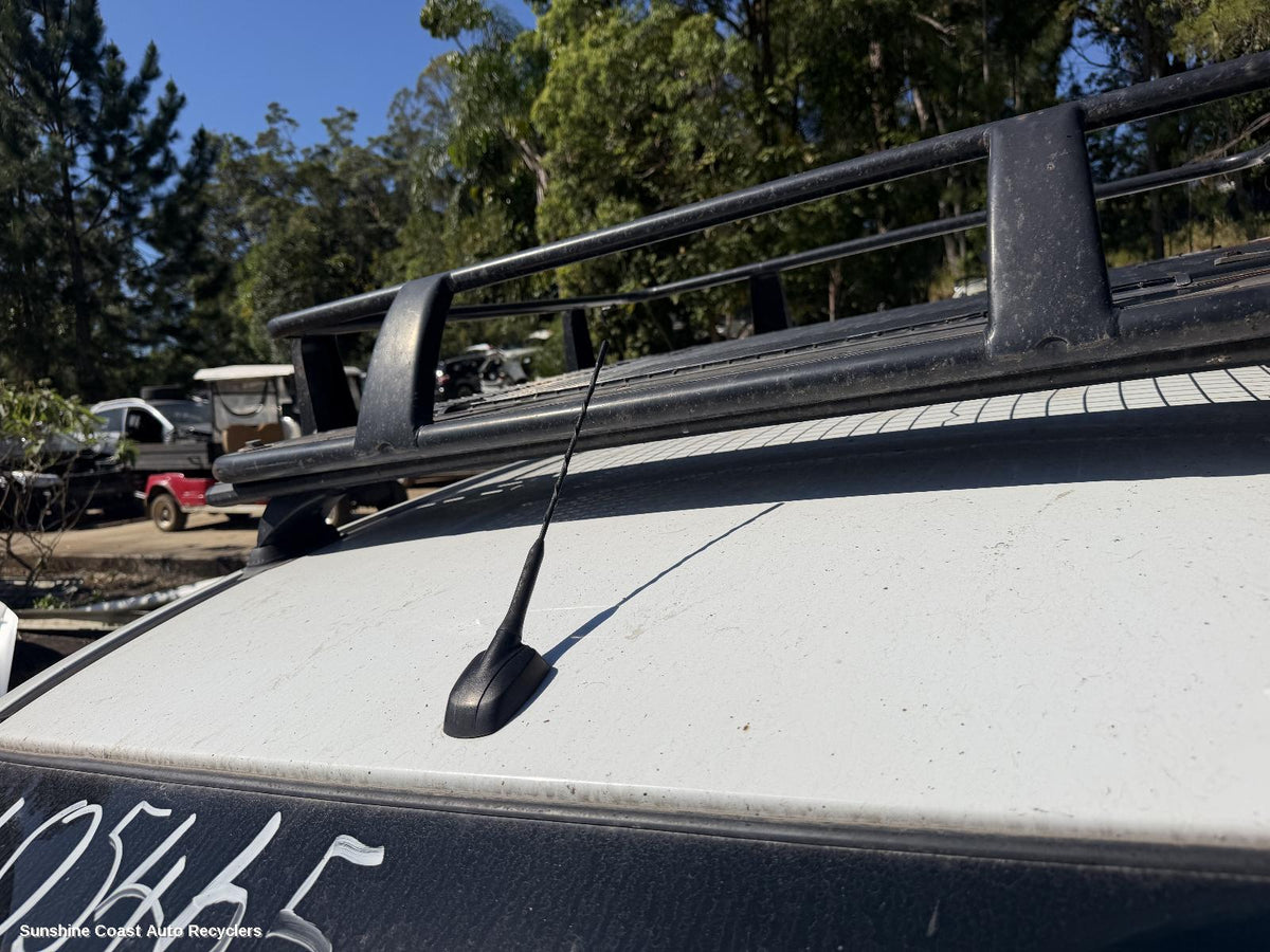 2012-2016 Holden Colorado Antenna