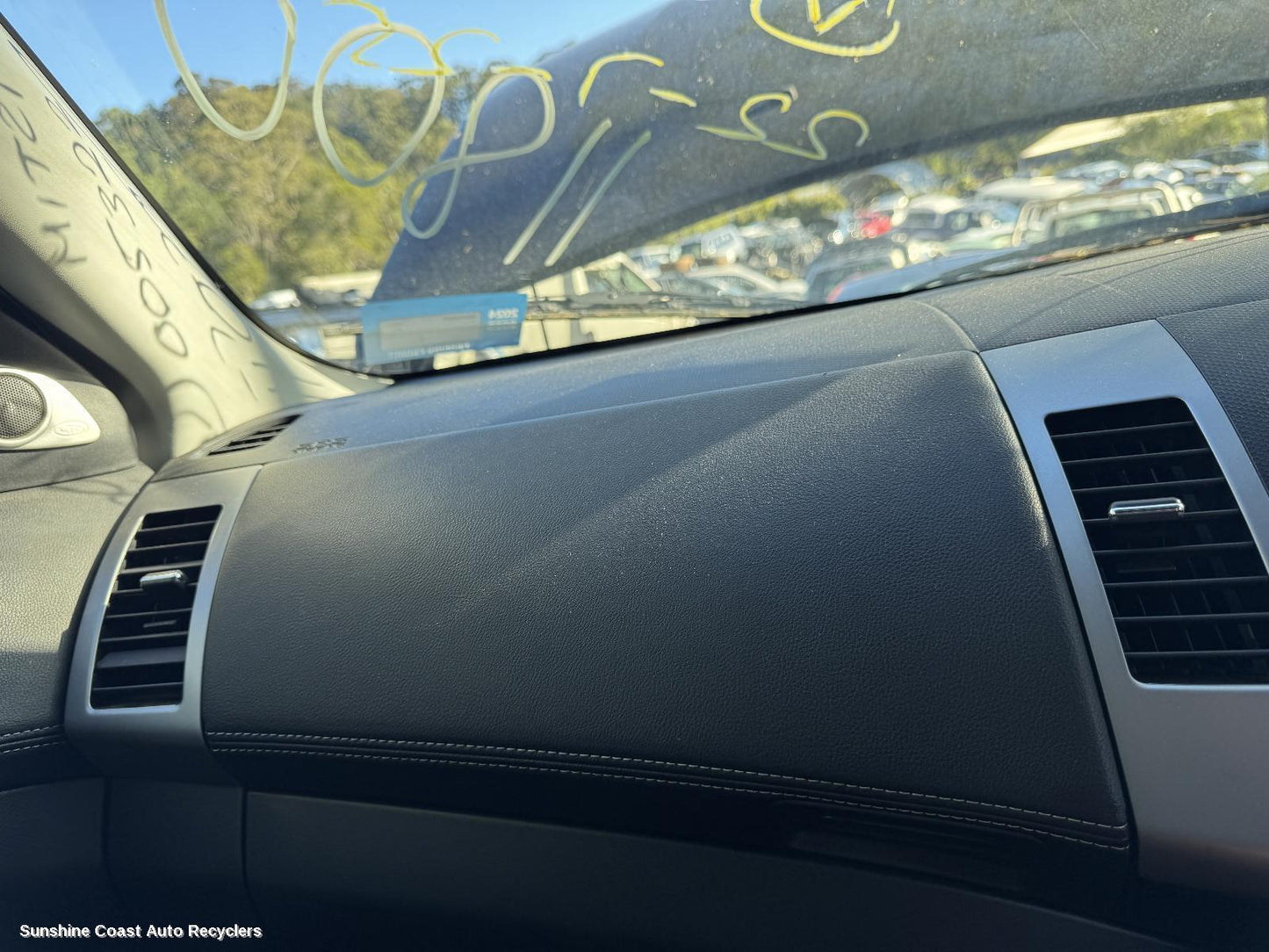 2010 Mitsubishi Outlander Glove Box