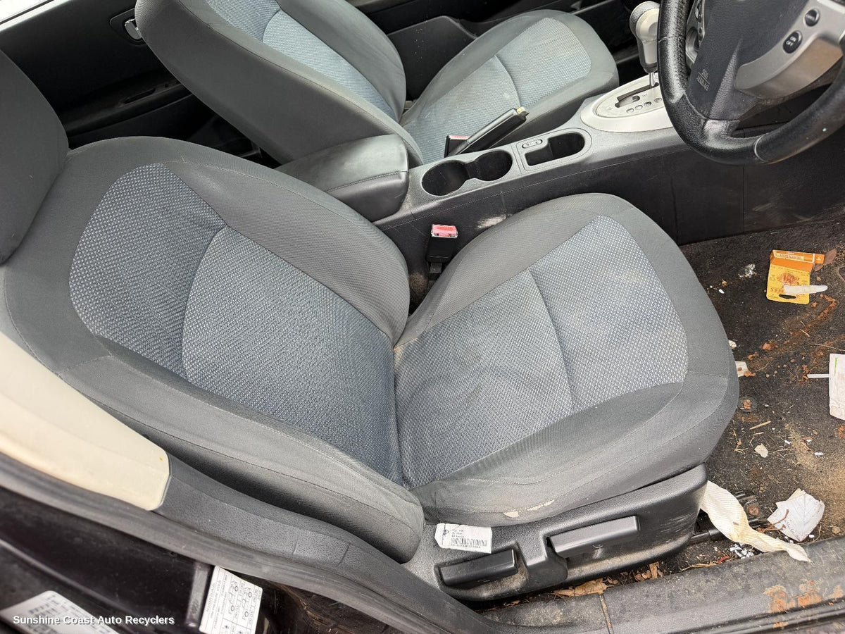2007-2014 Nissan Dualis Front Seat