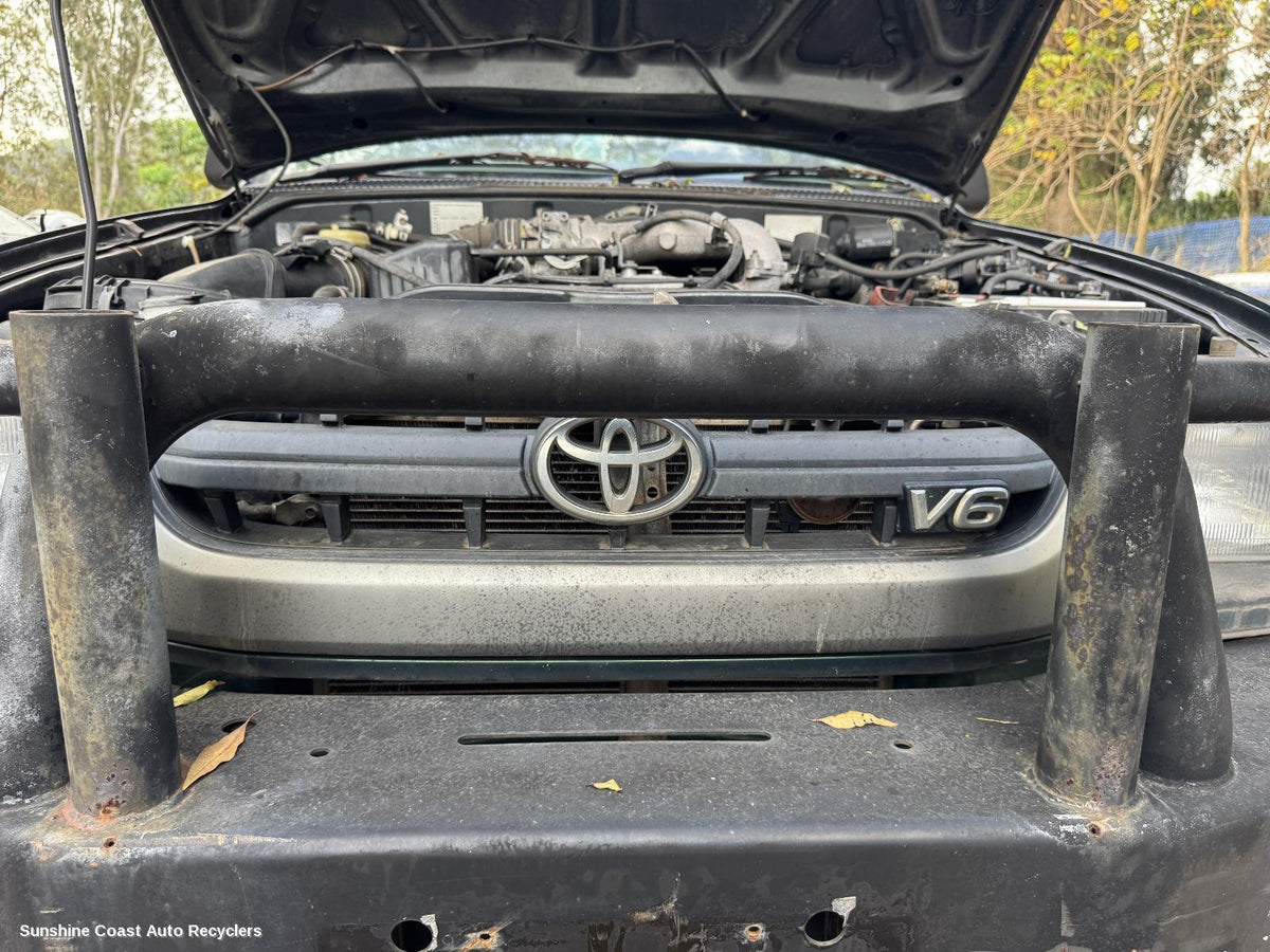 2001-2005 Toyota Hilux Grille