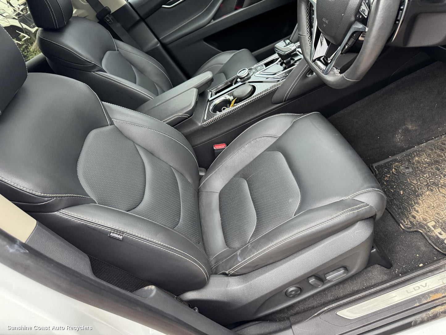 2022 Ldv D90 Front Seat