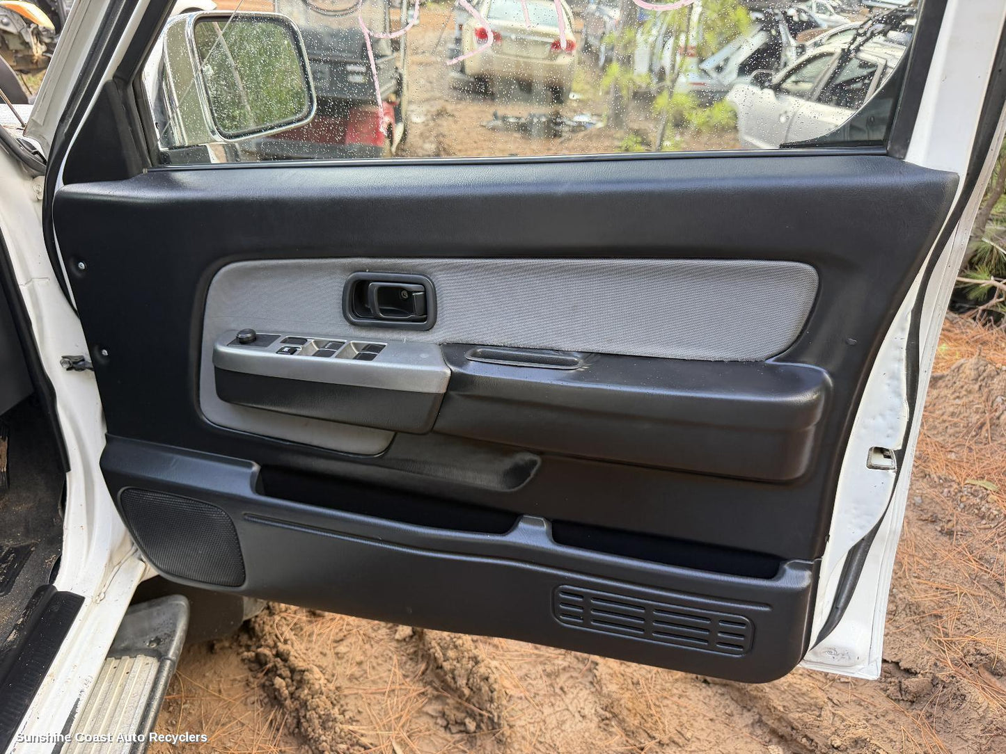 1997-2015 Nissan Navara Door Handle