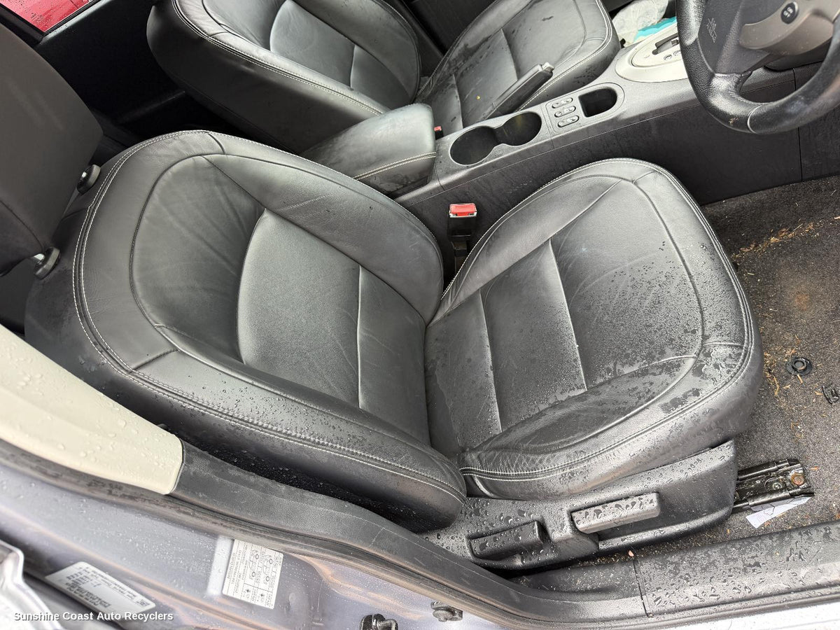 2007-2014 Nissan Dualis Front Seat