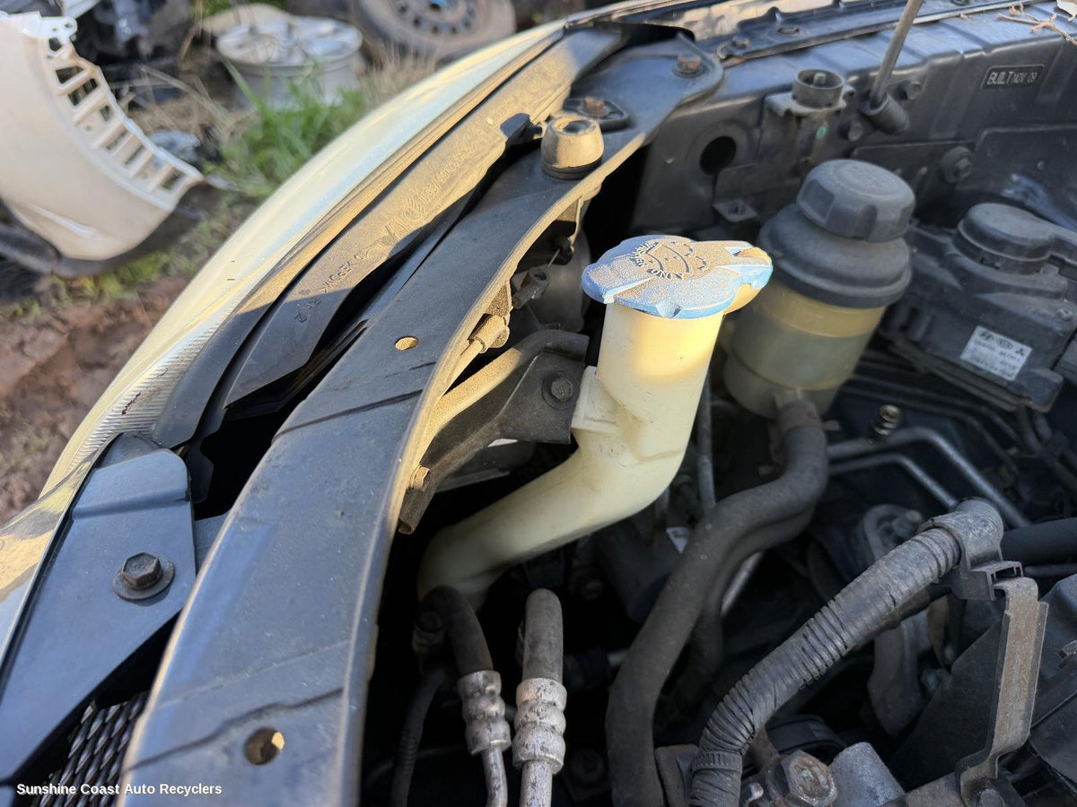 2008-2010 Kia Sportage Washer Bottle