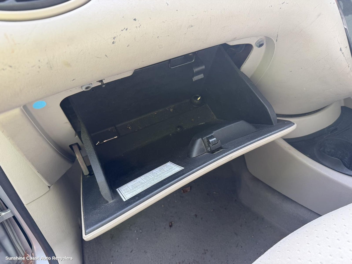 2001-2005 Ford Focus Glove Box