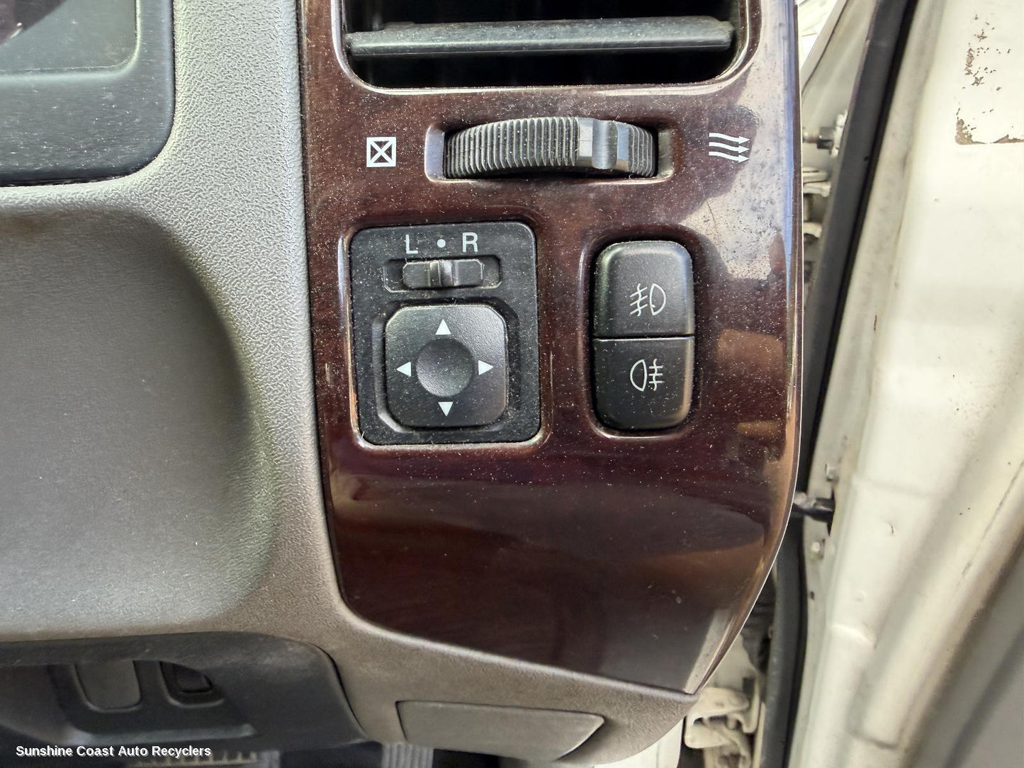 2000-2002 Mitsubishi Pajero Misc Switch Relay