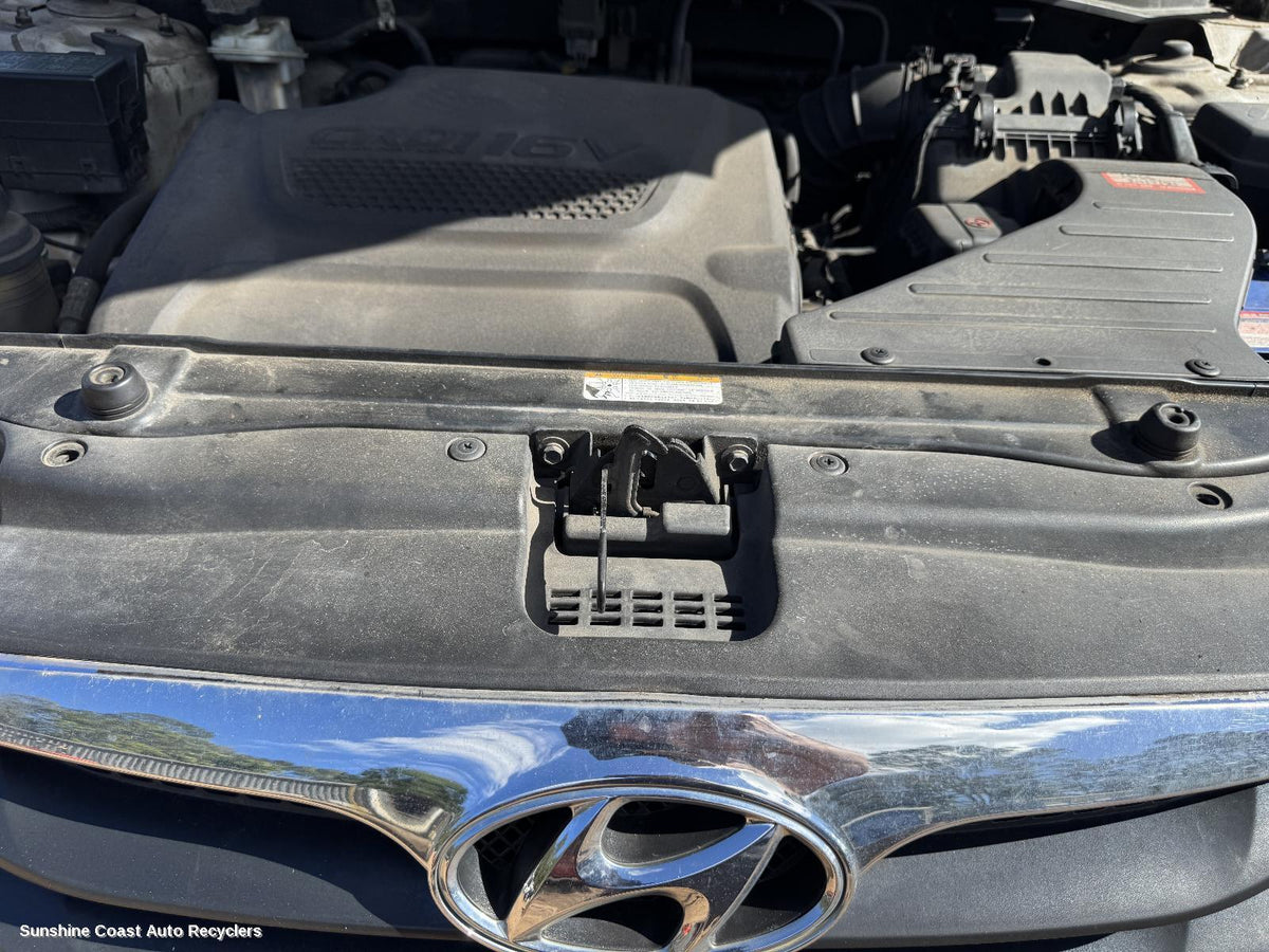 2009-2012 Hyundai Santa Fe Bonnet Lock Support