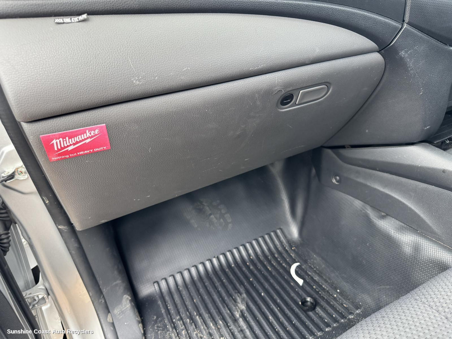 2016 Mitsubishi Triton Glove Box