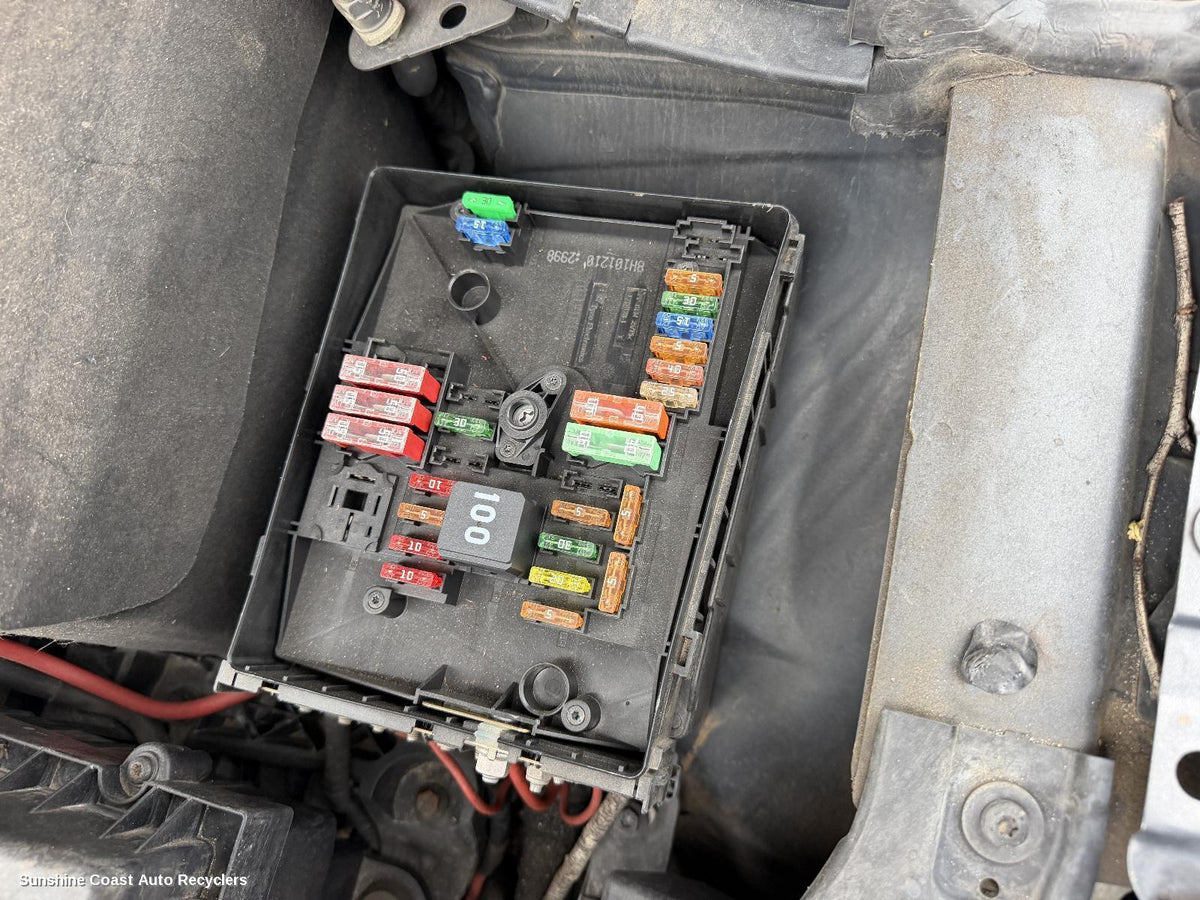 2008-2011 Volkswagen Tiguan Fuse Box