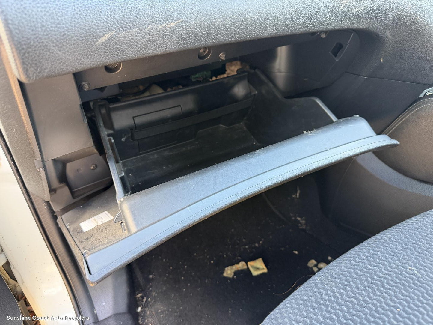2013-2021 Nissan Qashqai Glove Box