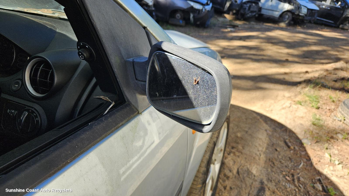 2004-2005 Ford Fiesta Right Door Mirror