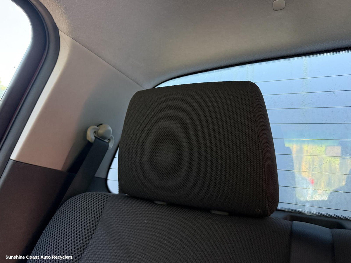 2005-2015 Nissan Navara Headrest