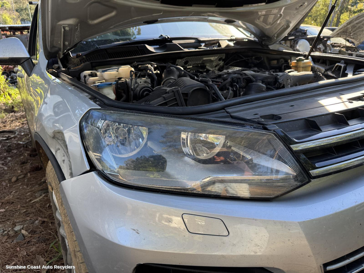 2011-2014 Volkswagen Touareg Right Headlamp