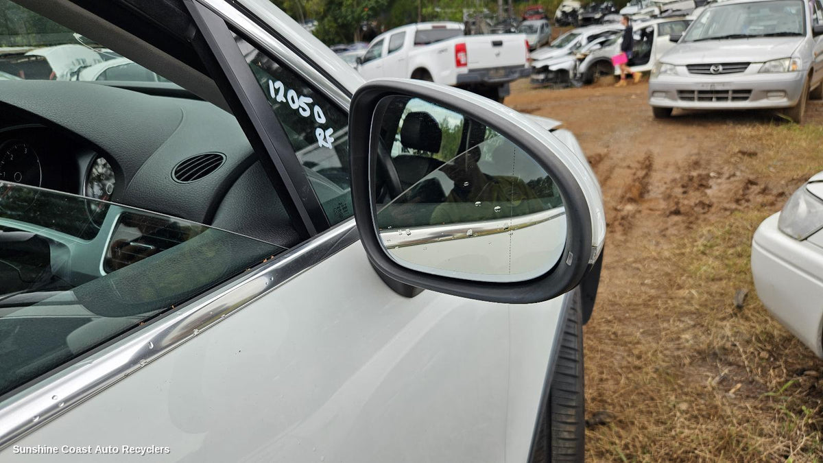 2010-2014 Volkswagen Touareg Right Door Mirror