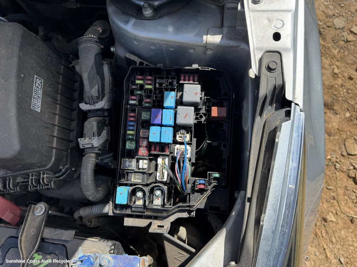 2013-2019 Toyota Corolla Fuse Box