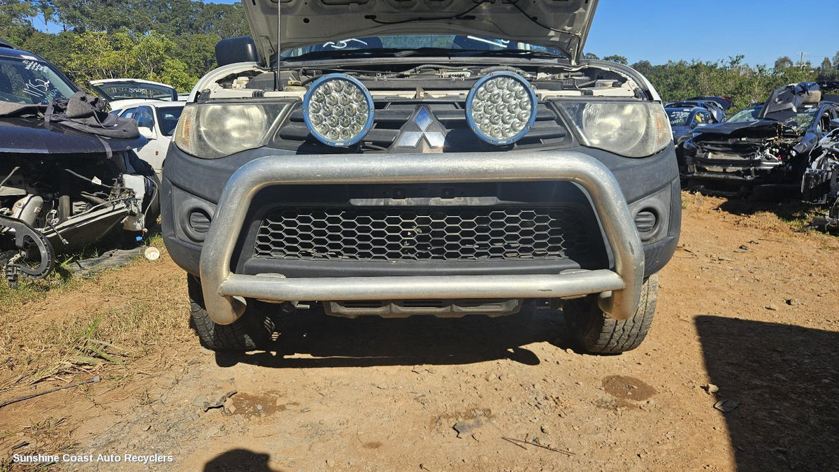 2009-2015 Mitsubishi Triton Grille