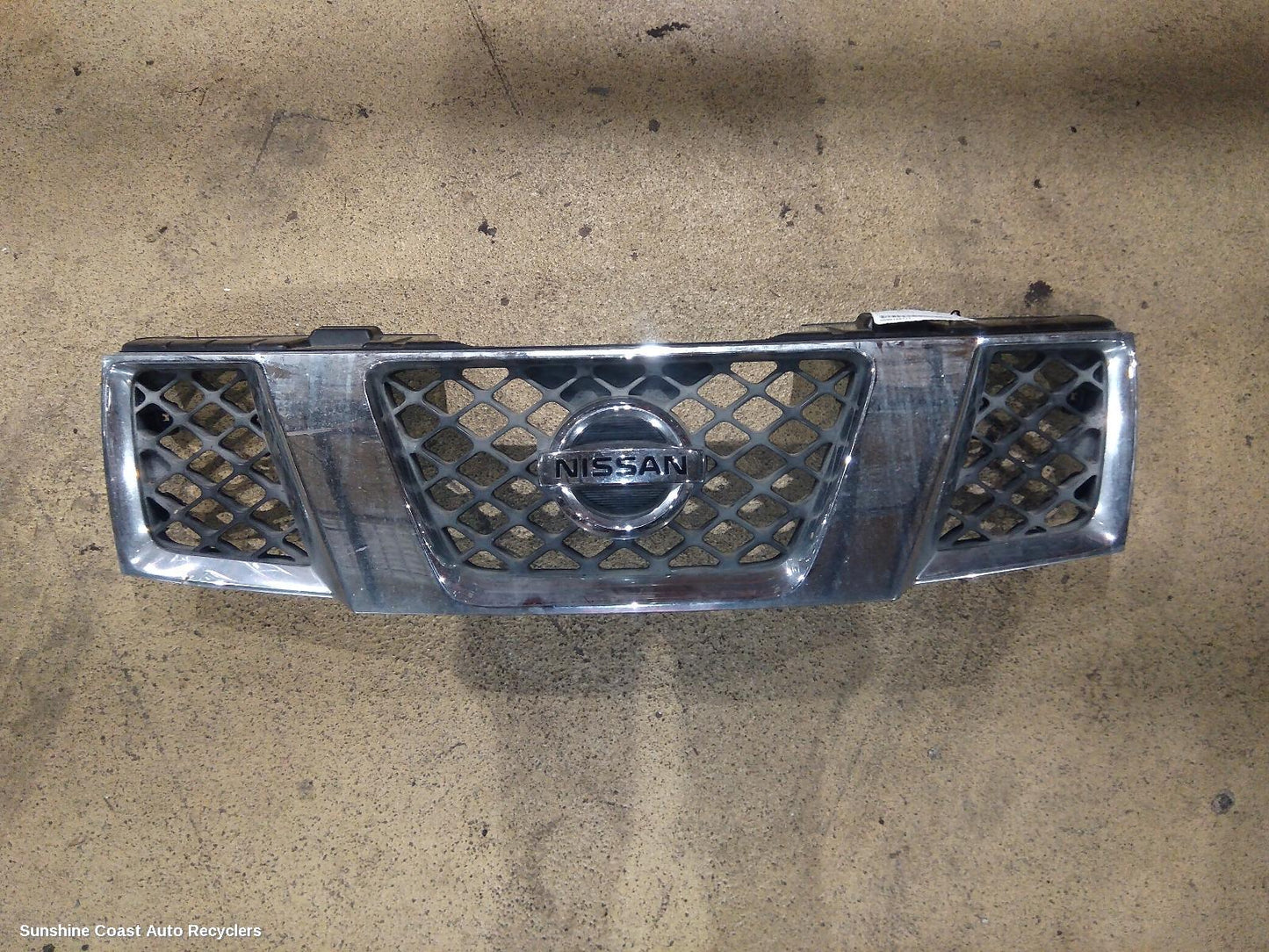 2012 Nissan Navara Grille