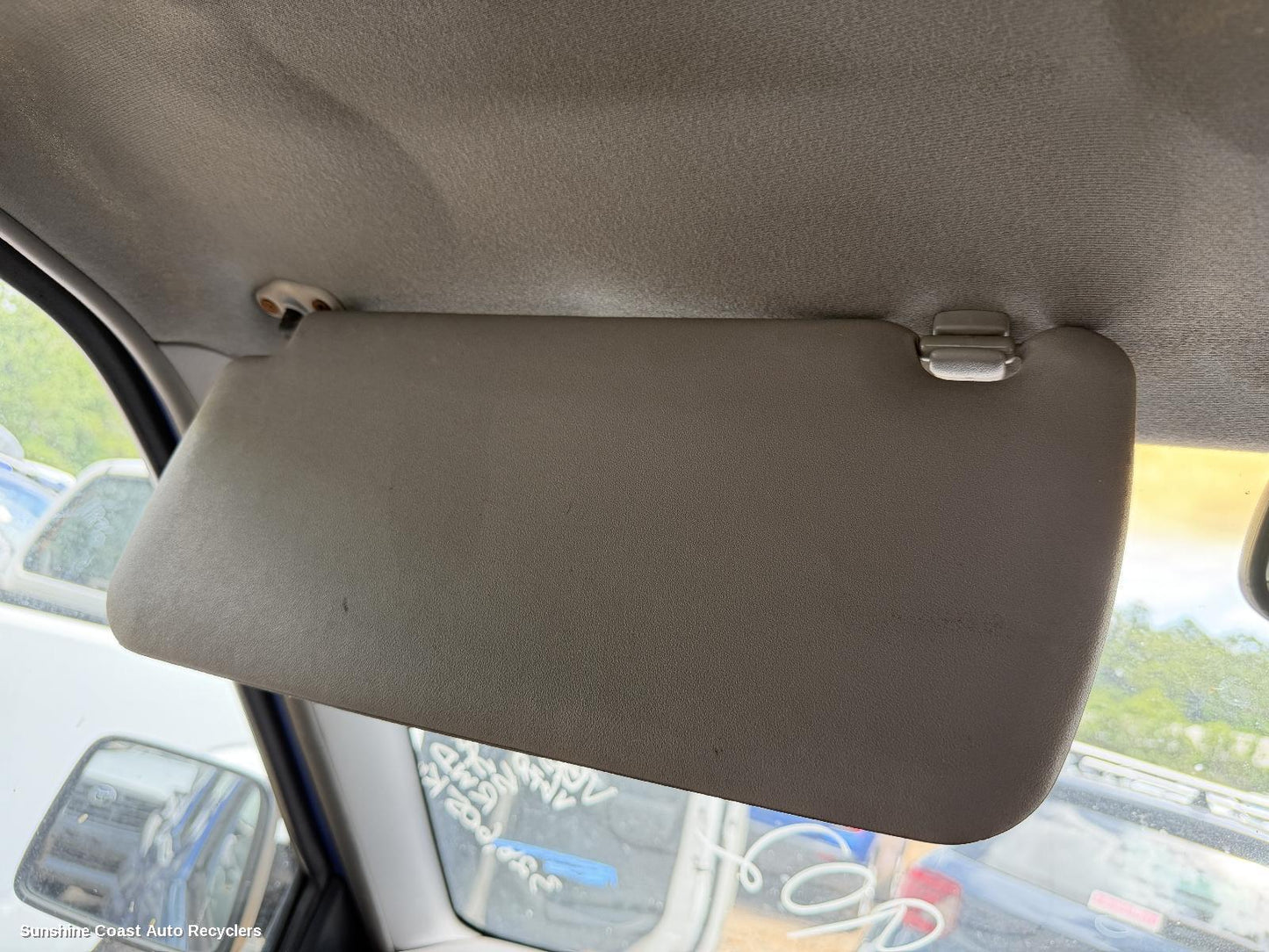 2001 Nissan Navara Sunvisor