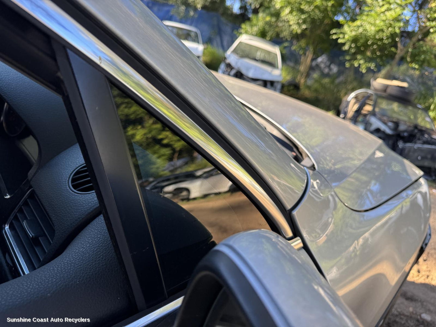 2011 Volkswagen Touareg Right Front 1 4 Door Glass