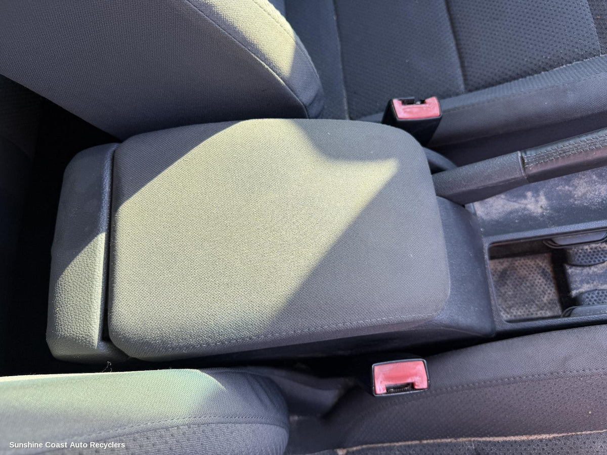 2004-2009 Volkswagen Golf Console