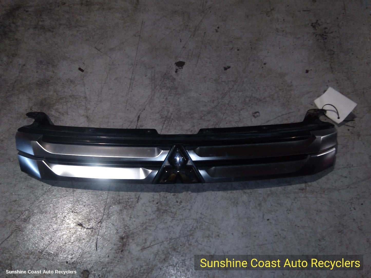2014 Mitsubishi Outlander Grille
