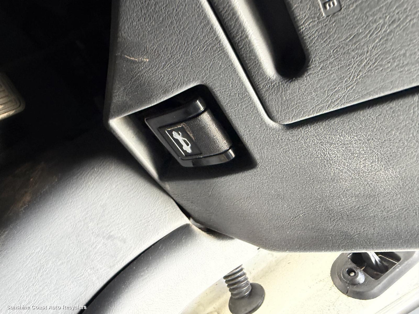 1997-2002 Toyota Camry Bonnet Release