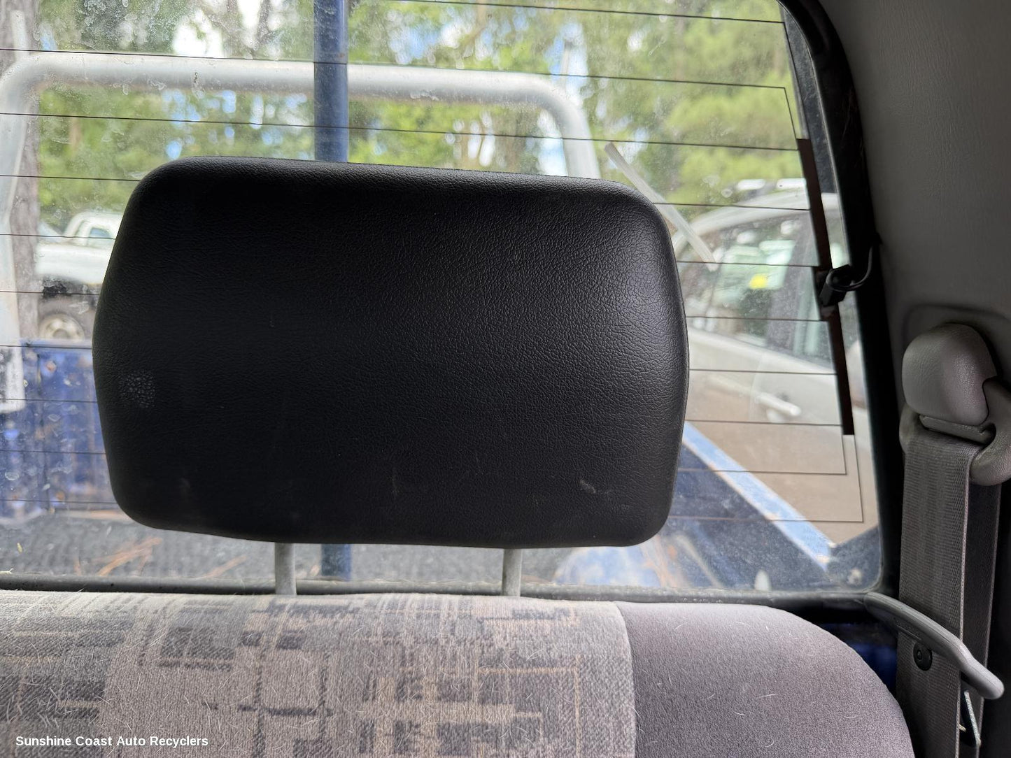 2001 Nissan Navara Headrest