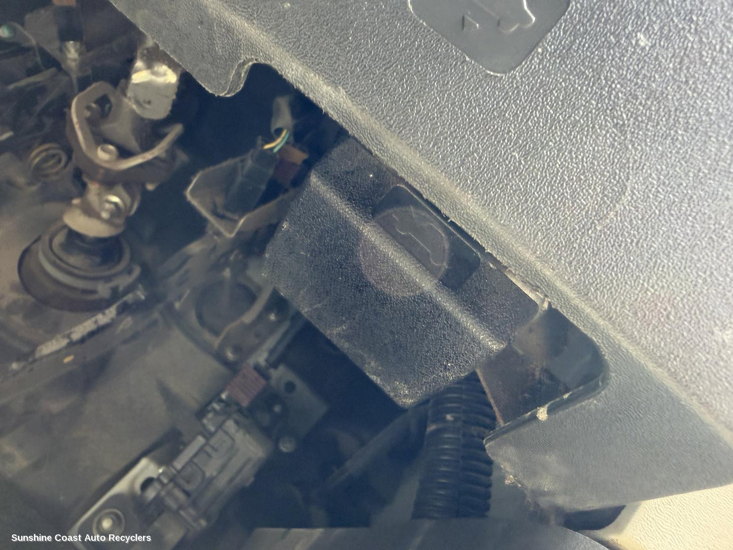 2005-2015 Nissan Navara Bonnet Release