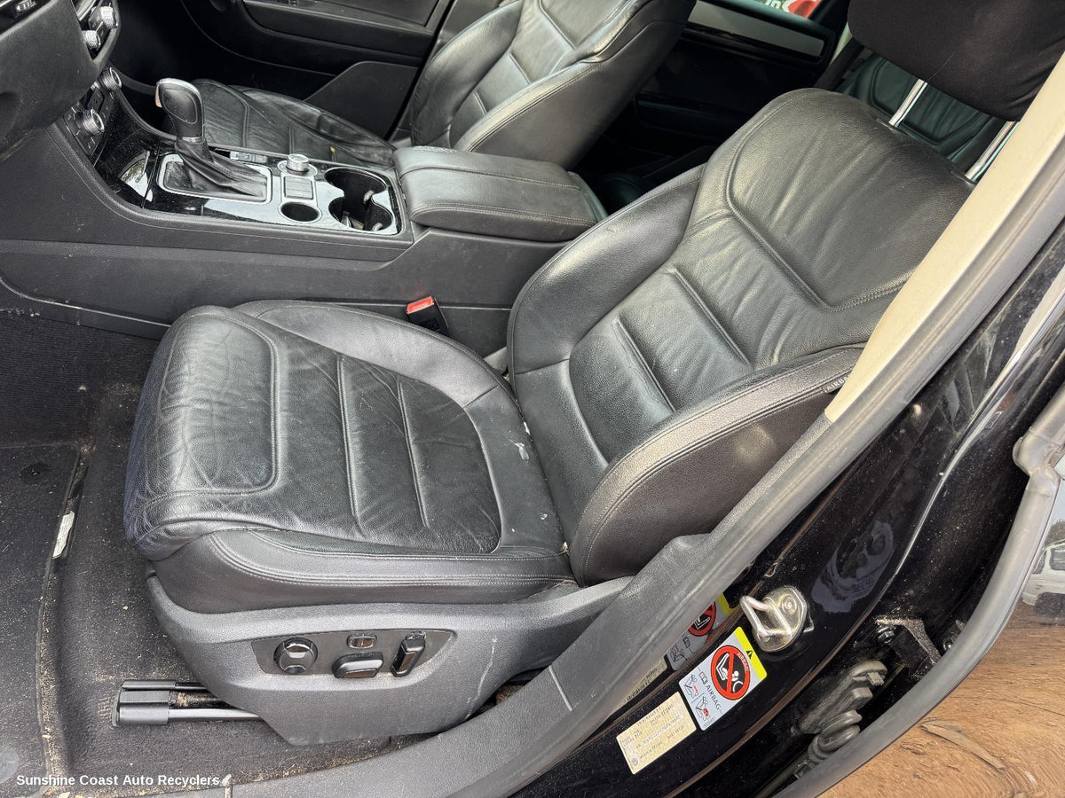 2010-2018 Volkswagen Touareg Front Seat