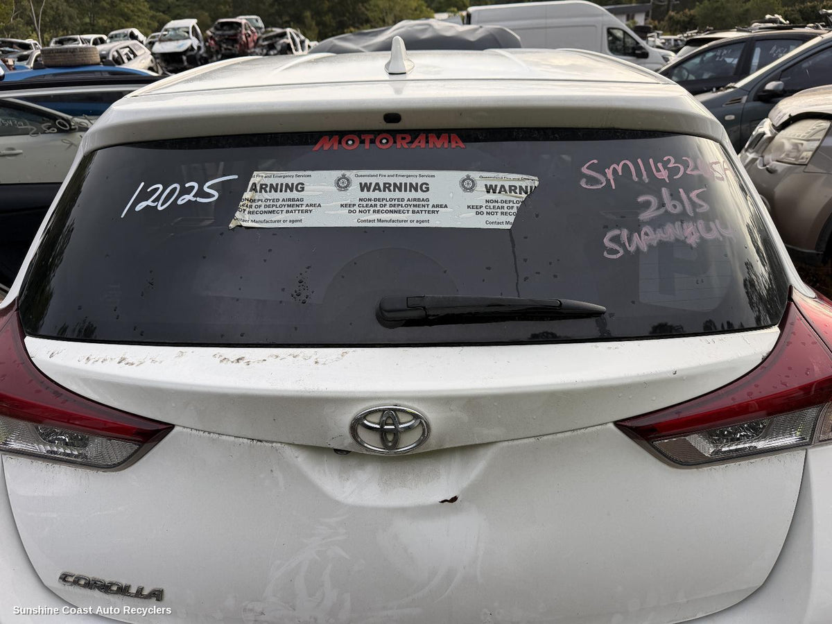 2012-2018 Toyota Corolla High Level Stoplight