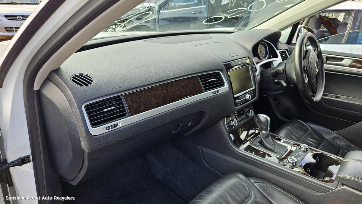 2010-2018 Volkswagen Touareg Glove Box