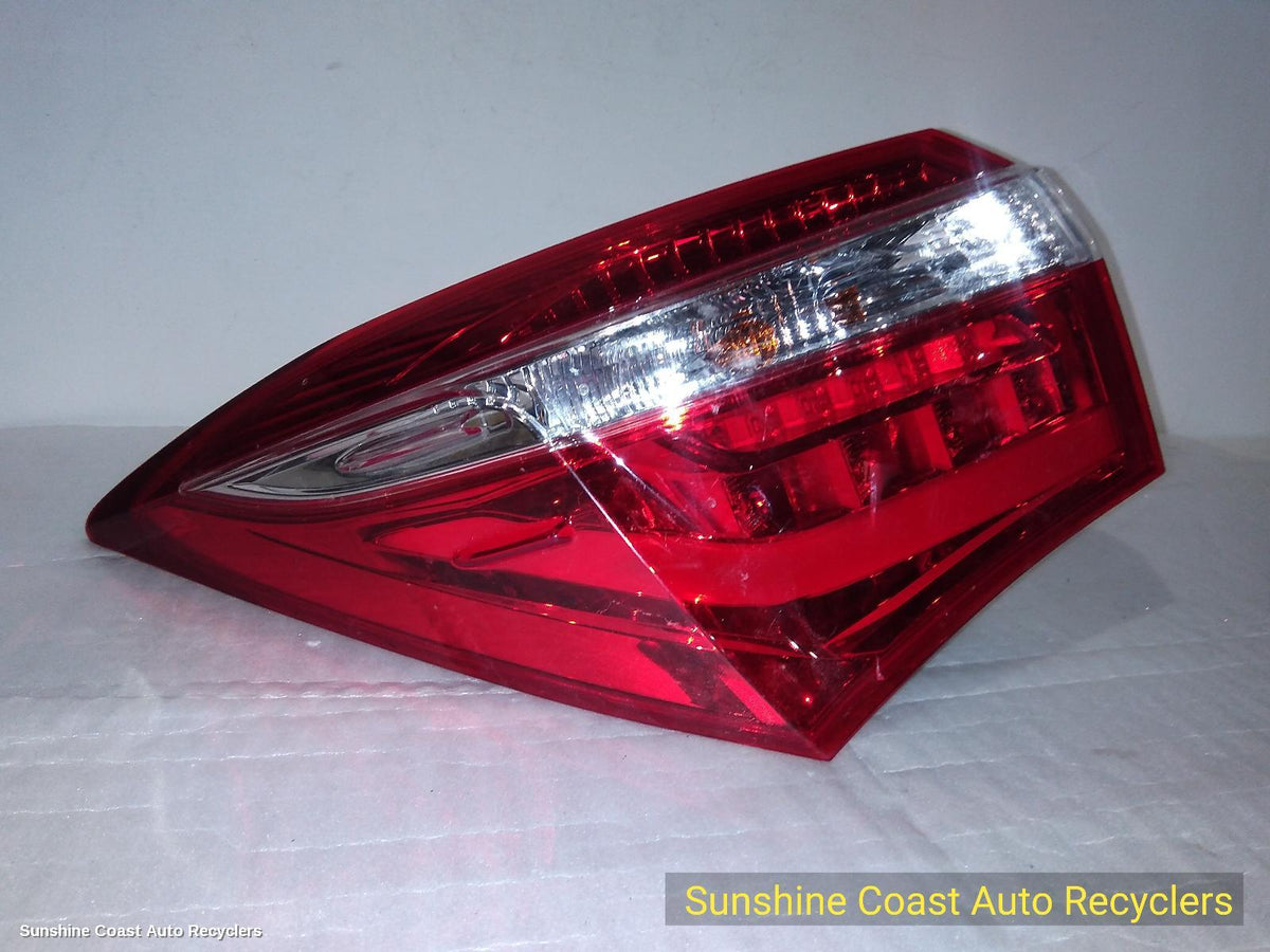 2013-2016 Toyota Corolla Left Taillight
