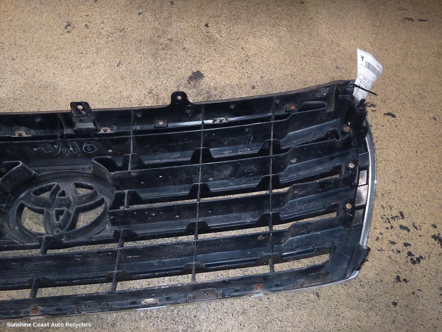 2012-2015 Toyota Landcruiser Grille