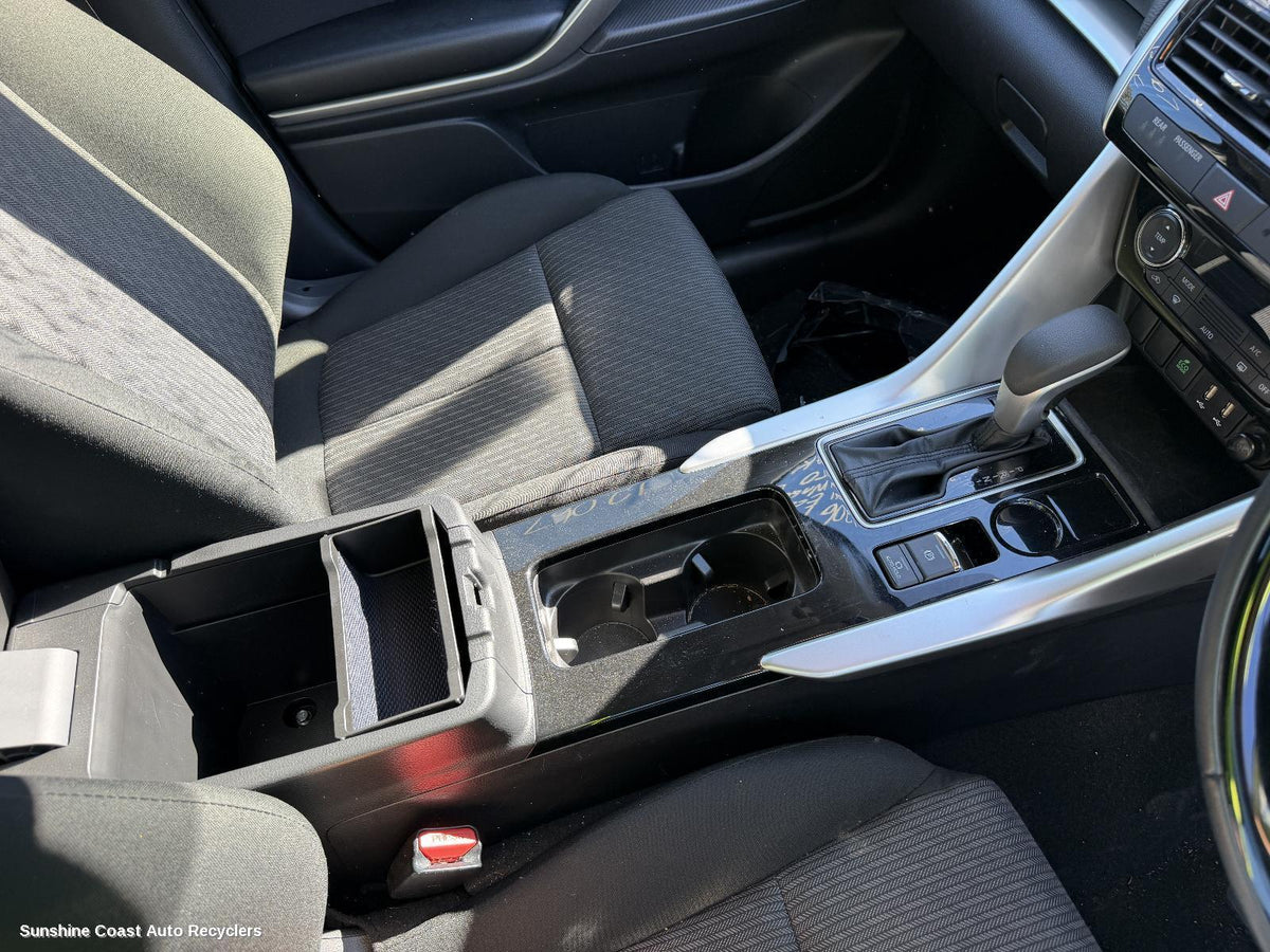 2017-2026 Mitsubishi Eclipse Cross Console