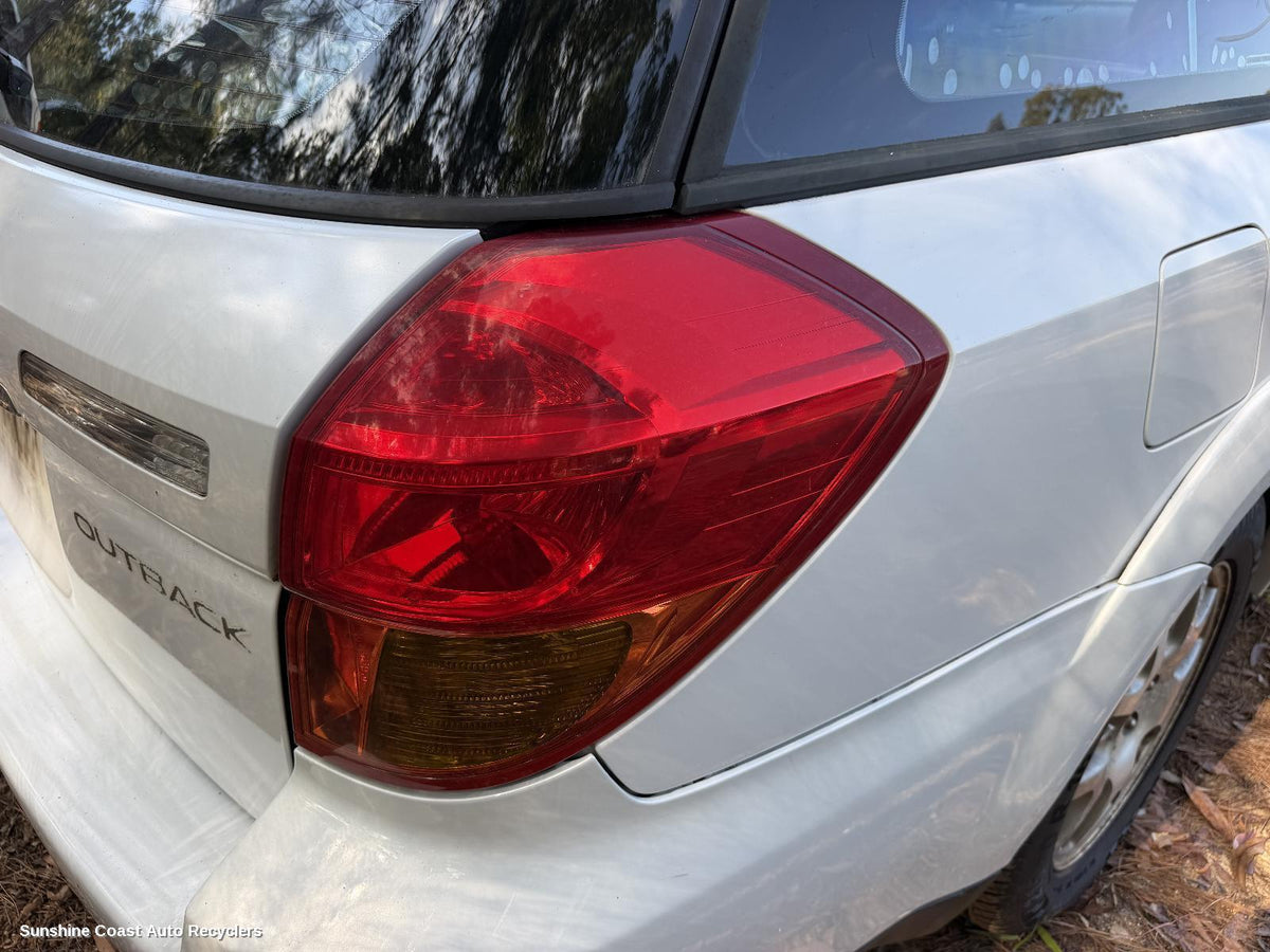 2003-2006 Subaru Outback Right Taillight