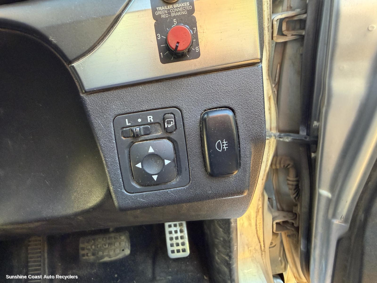 2006-2014 Mitsubishi Pajero Misc Switch Relay