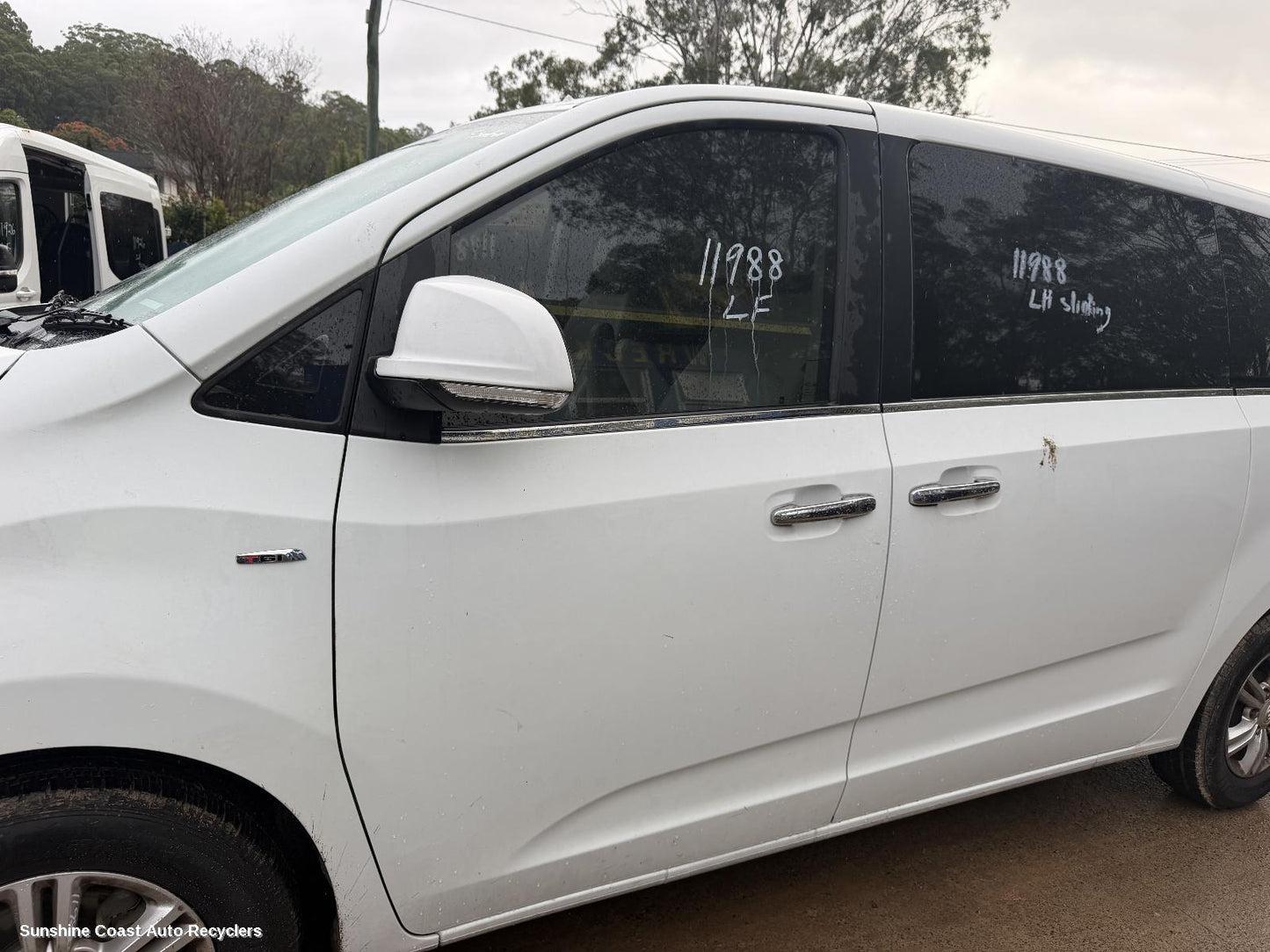 2015-2025 Ldv G10 Left Front Door Window